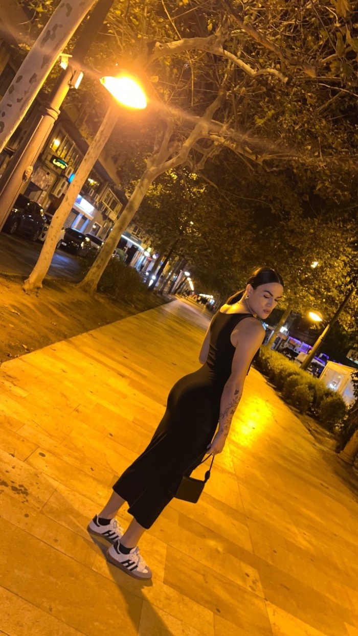 TRANS PASIVA, FIESTERA FEMENINA MUY GUARRA