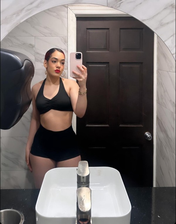 Caliente , bellaca ,sumisa y muy conplaciente bb