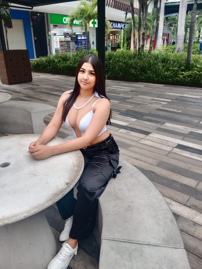 Teen colombiana recien llegada todo un lujo