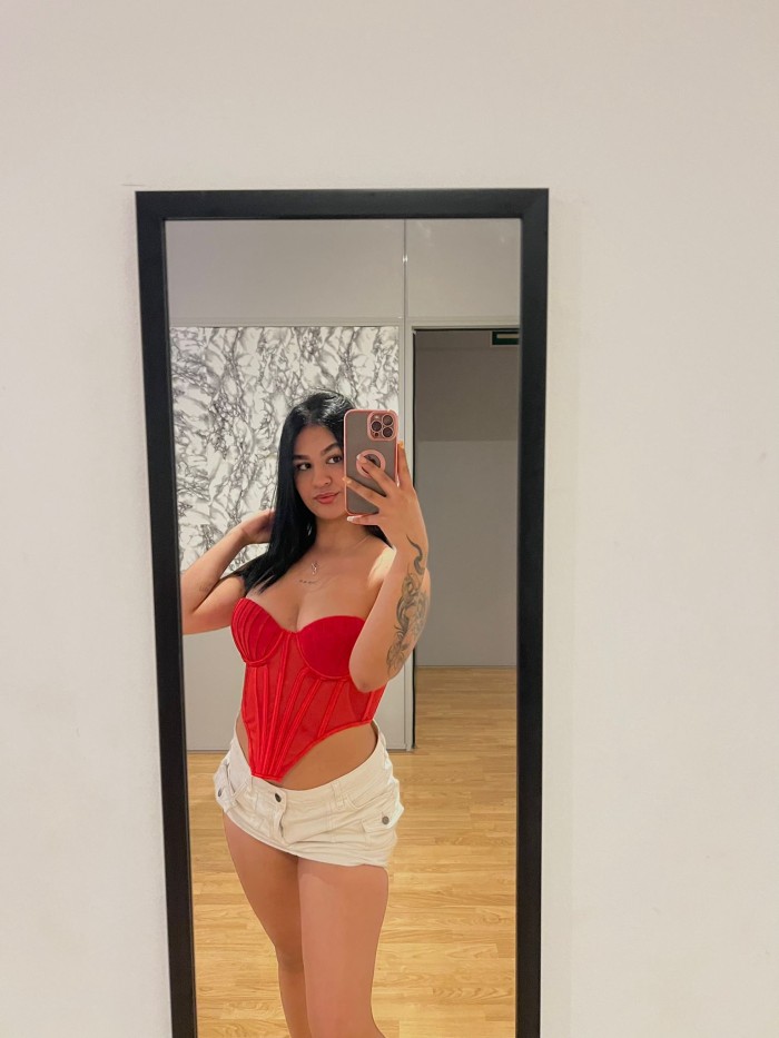 UNA DIOSA CANDENTE EN LA CAMA