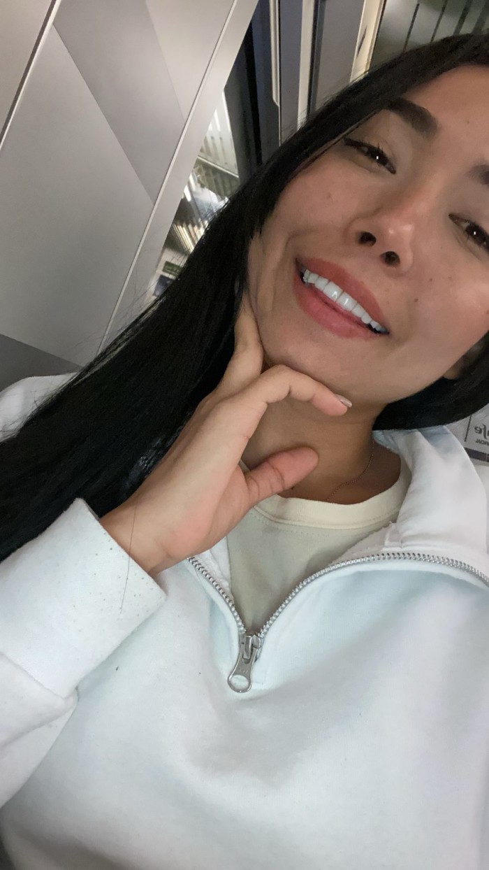 sensual simpática y ardiente joven