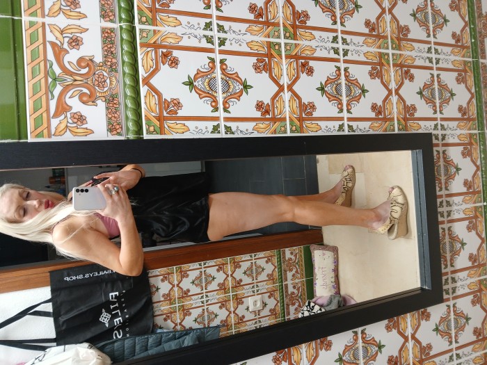 Rubia Divertida con propio apartamento Mijas