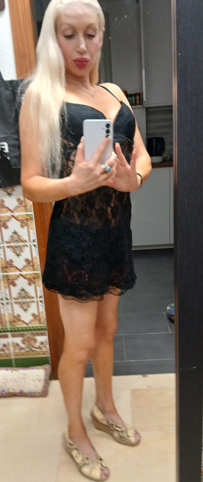 Rubia Divertida con propio apartamento Mijas