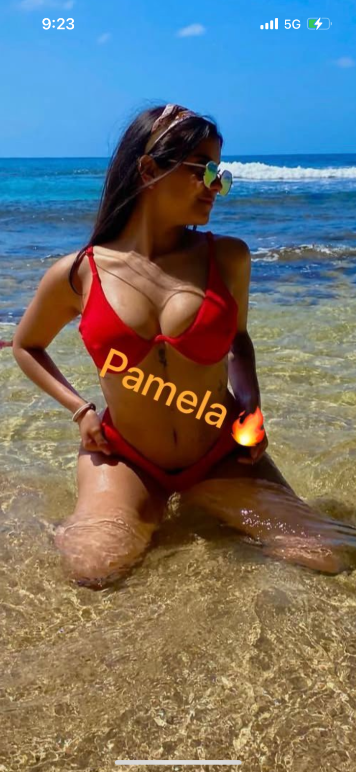 Ama de casa madurita … y sus dos sobrinas