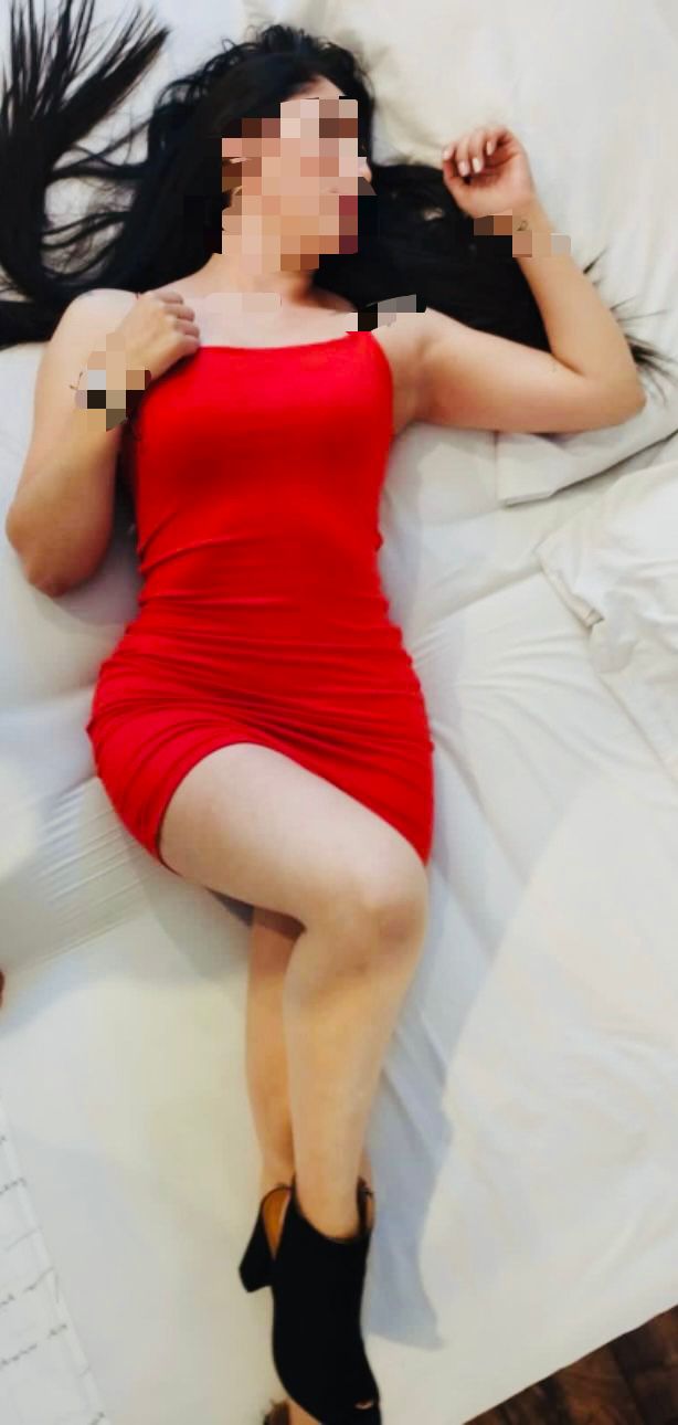 CON CADERAS DE INFARTO Y UN COÑITO PRECIOSO