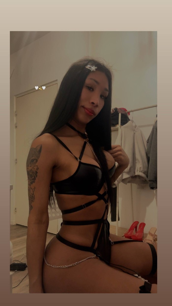 Colombiana ardiente en Sagrada Familia