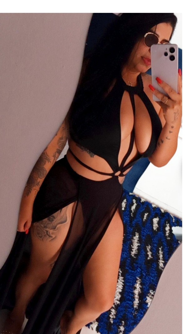 Valeria nueva  tetona juguetona playa ingles