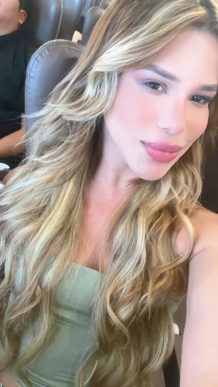Chica trans rubia en tu ciudad
