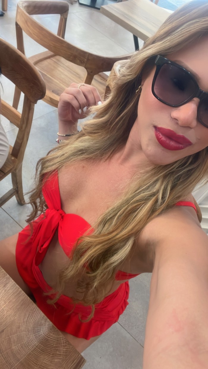 Chica trans rubia en tu ciudad