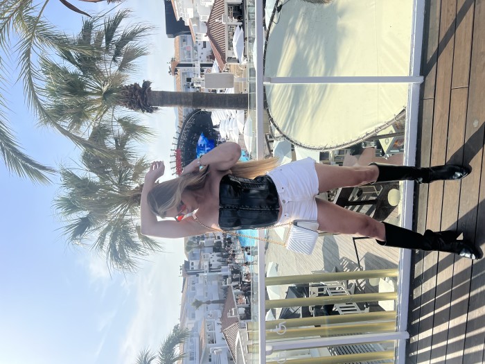 Chica trans rubia en tu ciudad