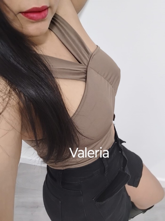 Varías amigas complacientes 24 horas