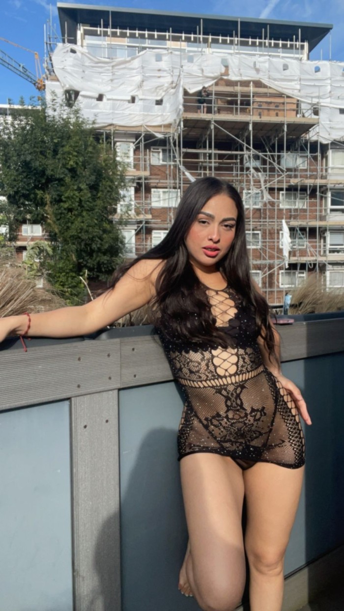 MELANIE FOGOSA Y APASIONADA – COLOMBIANA