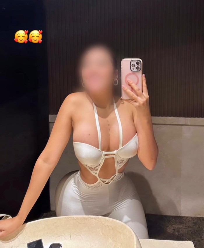 LATINA EXTROVERTIDA Y MUY ARDIENTE