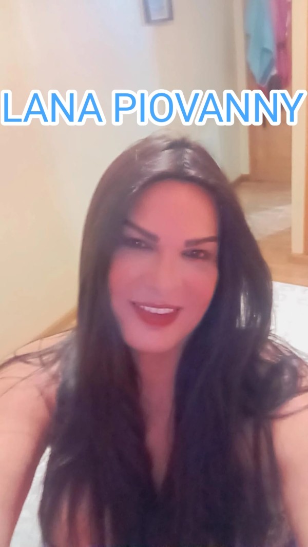 (POR PLAZA ESPAÑA) TRANS LANA PIOVANY UN MUJERÓN Y SU 23CM Y LECHERA