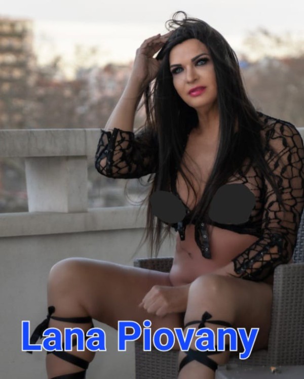 (POR PLAZA ESPAÑA) TRANS LANA PIOVANY UN MUJERÓN Y SU 23CM Y LECHERA