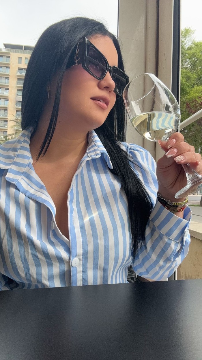 ARDIENTE POR POLLA, CALIENTE Y SIEMPRE DISPUESTA A