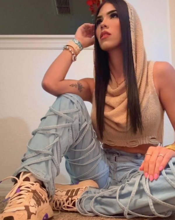 Hola… Mi nombre es VALERIA , soy una chica Trans con un espectacula