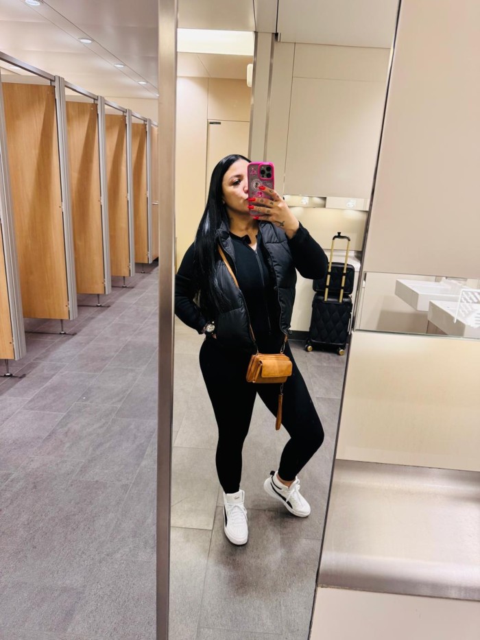 SOY NUEVA HERMOSA MUY DIVERTIDA CON MUCHAS GANAS