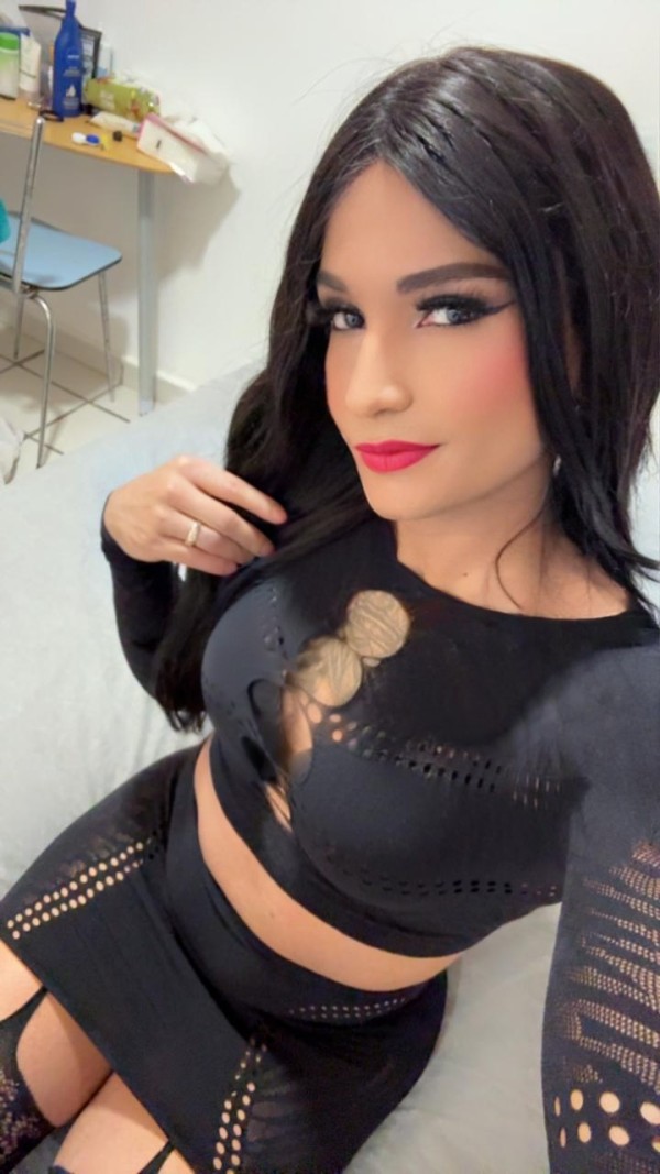 Novedad!! Hermosa morena muy cachonda