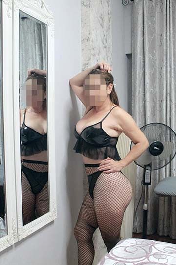 MADURITA RUBIA PUTISIMA CON GANAS DE TRAGAR SIN PA