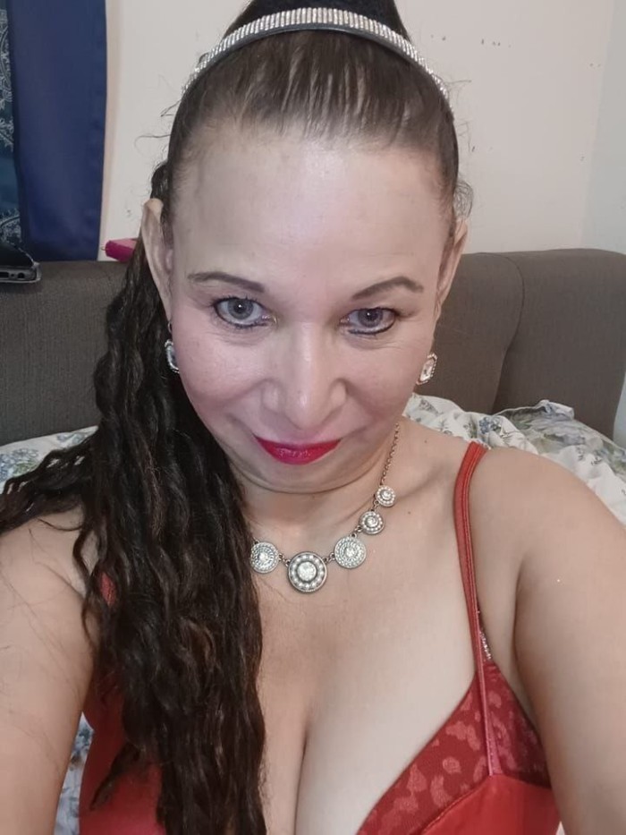 Gloria..madurita descargo tu rabo..!!