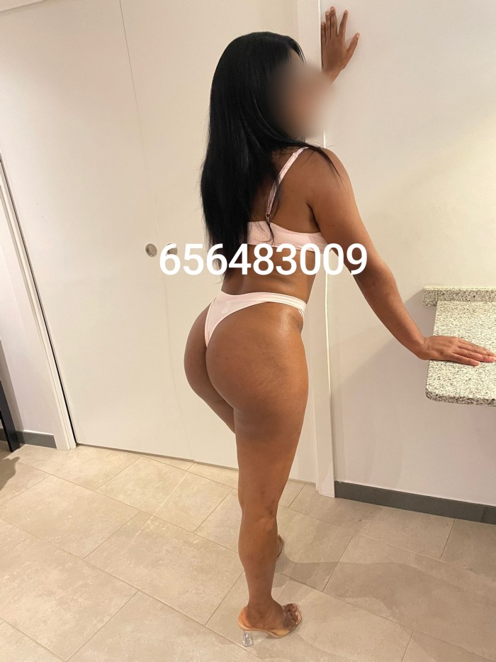 Morena latina morbosa divertida cachonda