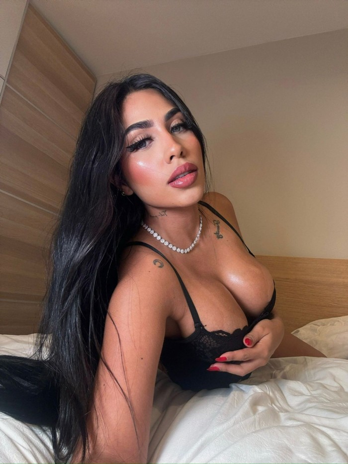 Joven exclusiva colombiana recién llegada