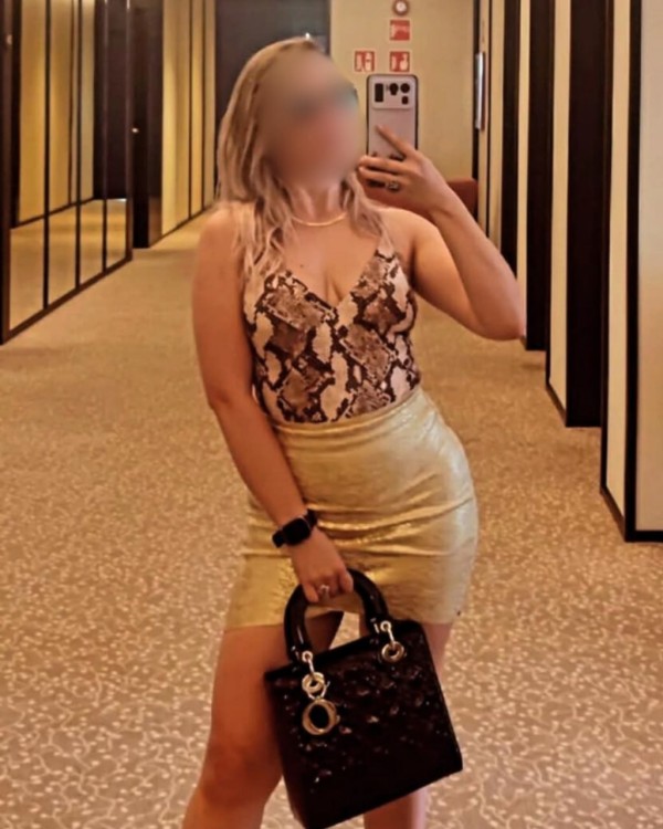 SINFLICH, HEISS UND BELIEBT – ALESSANDRA, DIE BERÜHMTE ESCORT AUS PALMA