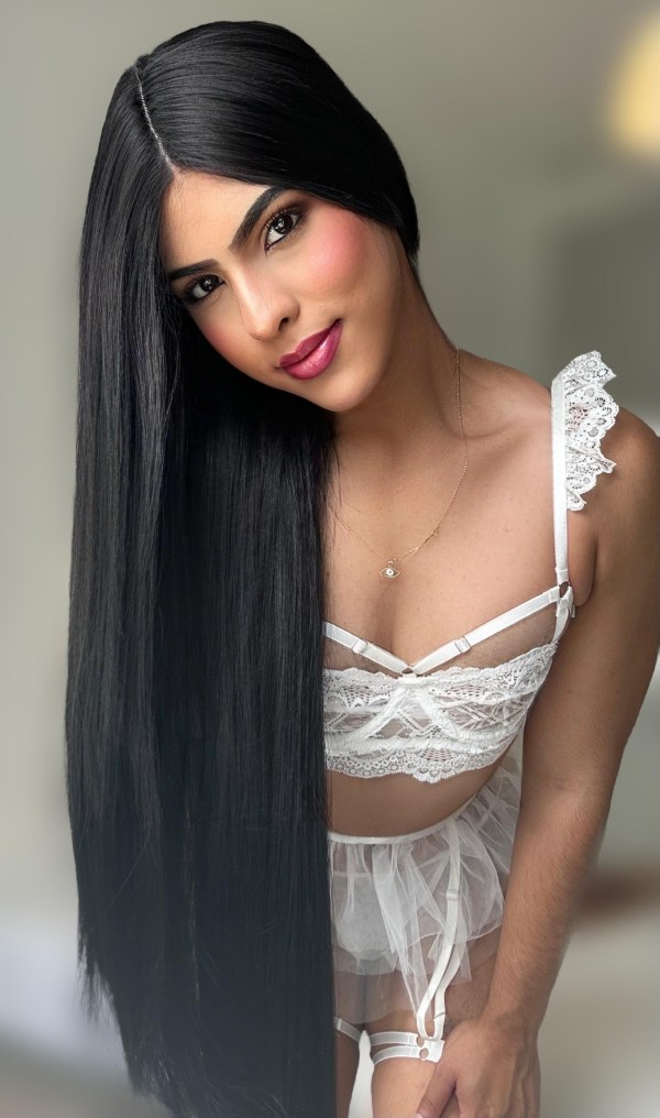 Hermosa y sensual colombiana de alto voltaje XXL