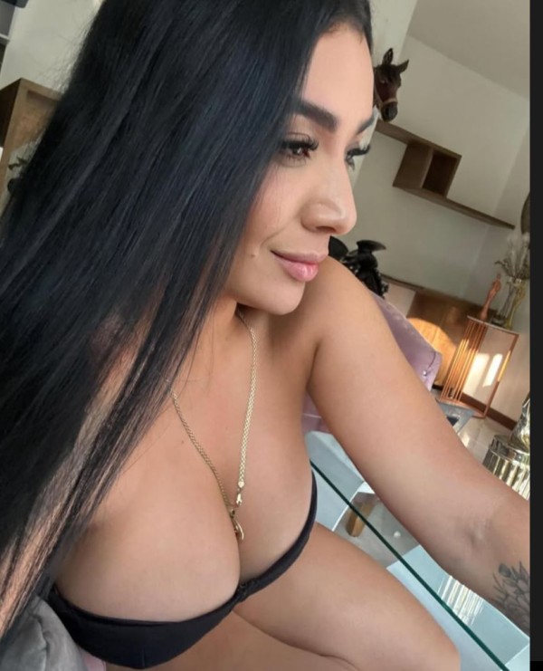 PROVOCATIVA JOVENCITA UNOS DÍAS POR FUENGIROLA