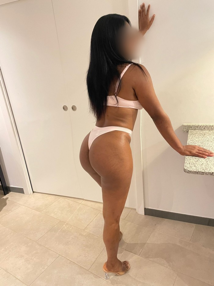 Morena latina morbosa divertida