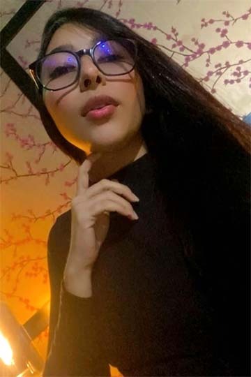 Guapísima delgadita súper cañera, niñata tragona