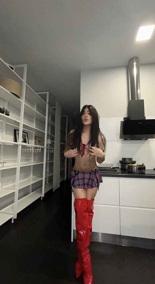 JOVENCITA VICIOSA AMANTE DEL SEXO FUERTE DOMINANTE