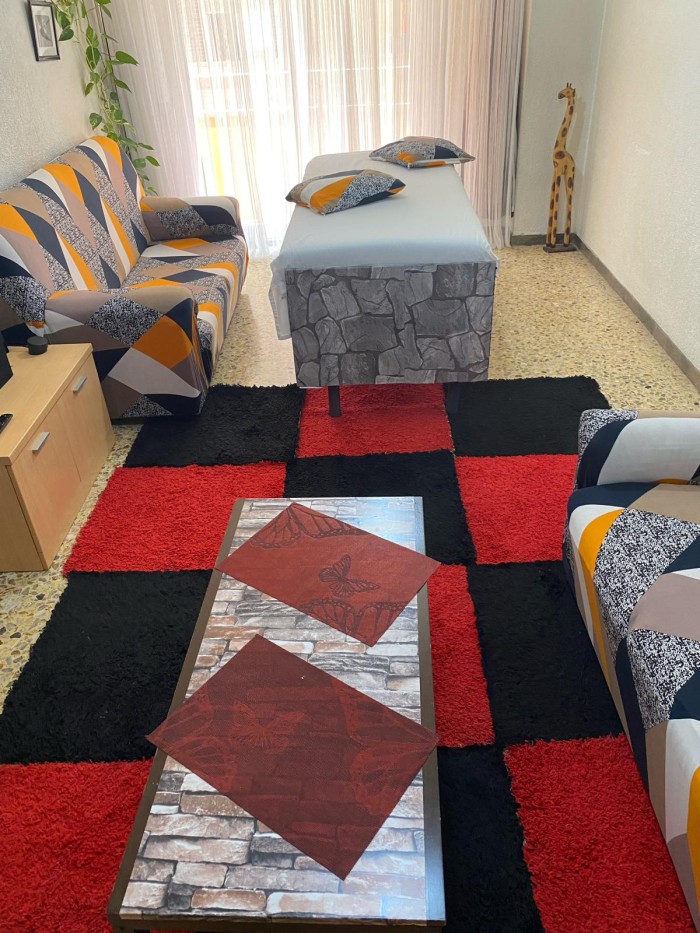 Doy masajes . No practicó contactó.