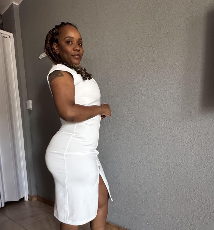 Agradable divertida cariñosa y complaciente