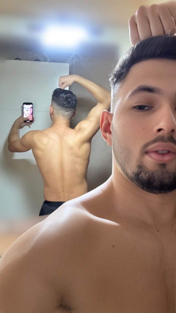 CHICO RUSO CALIENTE LLÁMAME AHORA