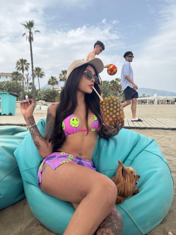 He llegado para complacerte hermosa y femenina