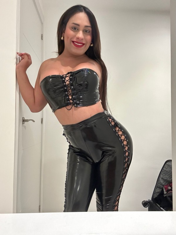 Trans risueña ful cañera mulata