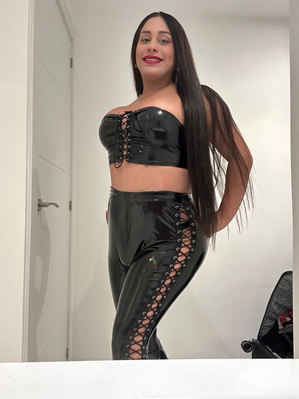 Trans risueña ful cañera mulata