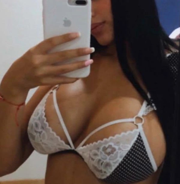 MARIANA LATINA RECIÉN LLEGADA