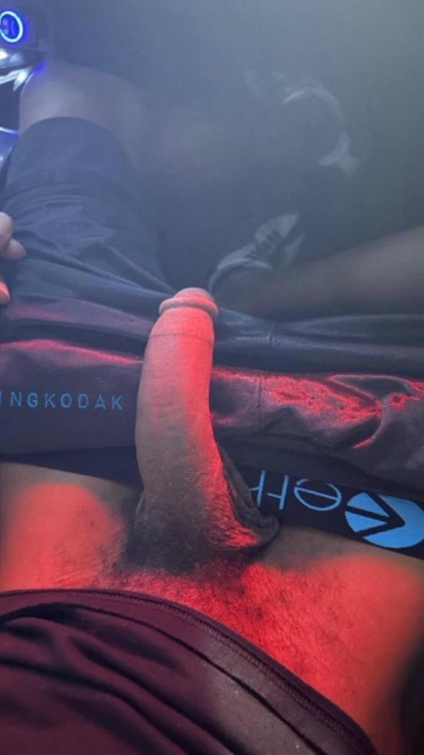 Negro africano pollon guapo joven en Barcelona