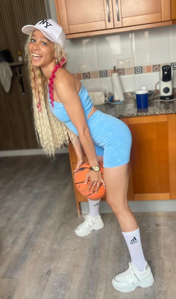 Chica española ardiente en Santa Faz