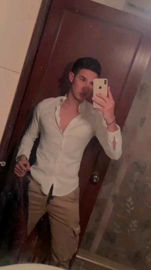 LATINO JOVEN DISCRETO PARA HOMBRES EN PATRAIX