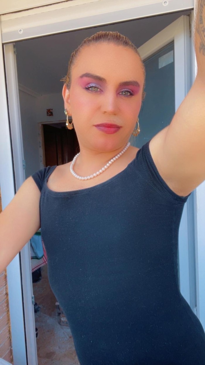 Trans colombiana ardiente en Santa Faz, sin tabúes