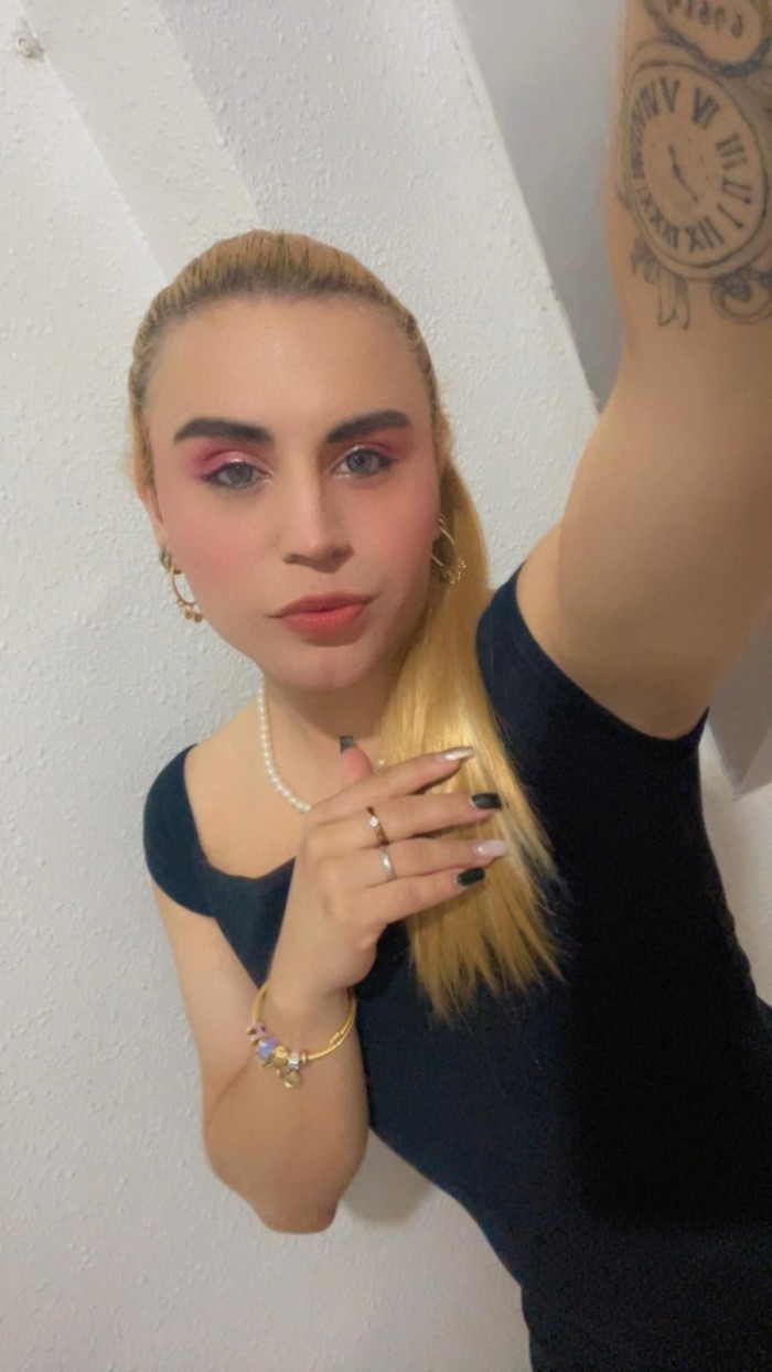 Trans colombiana ardiente en Santa Faz, sin tabúes