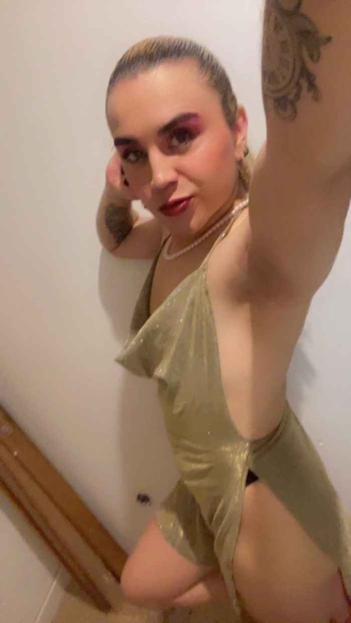 Trans colombiana ardiente en Santa Faz, sin tabúes