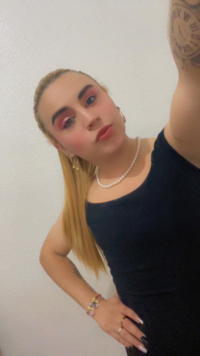 Trans colombiana ardiente en Santa Faz, sin tabúes