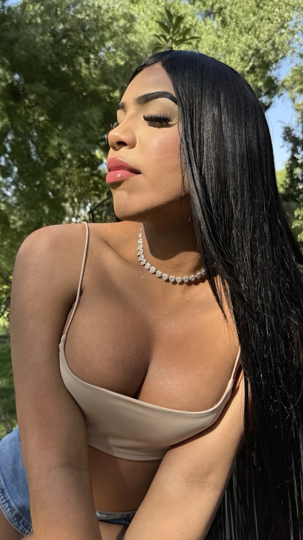 Chica trans jovencita latina