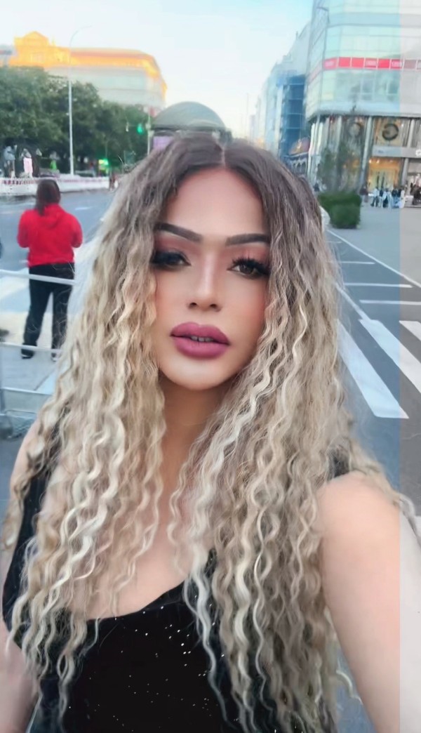 Transex Nick Oliver Bomba sexy**Meicende**