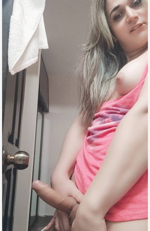 Nueva transexual muy cachonda y fiestera